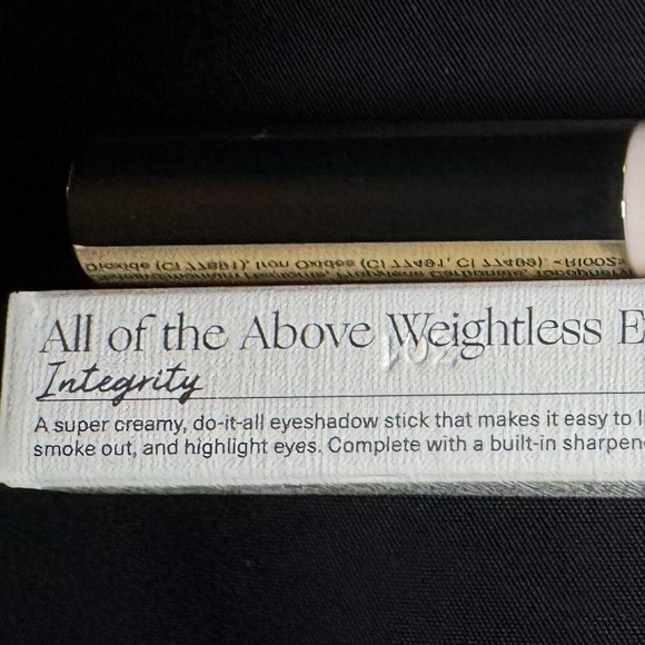 RARE Beauty Weightless Eyeshadow Stick in Integrity - Picture 6 of 16